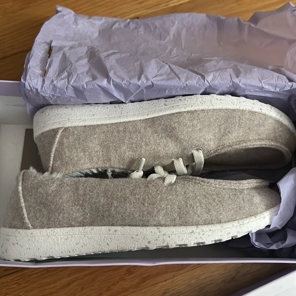 Madden Girl Yasmin F Womens Casual Shoes. Size 7 new in box